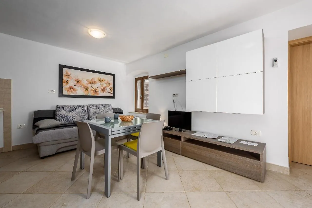 Apartments Dante Umag 0*,  Chorvatsko