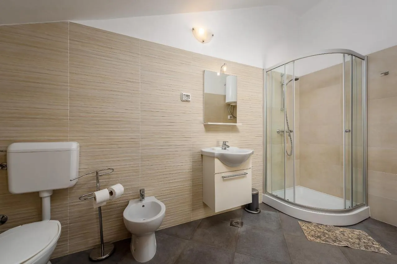 Apartments Dante Umag 0*,